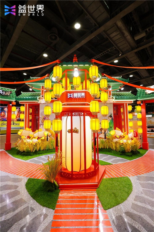 Yicheng gathers friends under the moonlight,